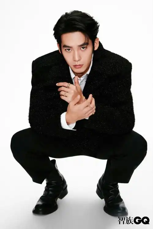 处女作就拿下金鸡奖最佳影片的新人演员于适首登顶级男刊gq智族十一月