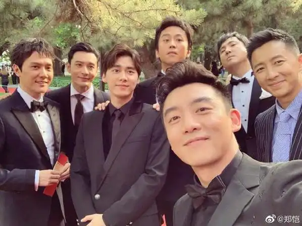 郑恺晒与李易峰等男星合影 沈腾表情实力抢镜