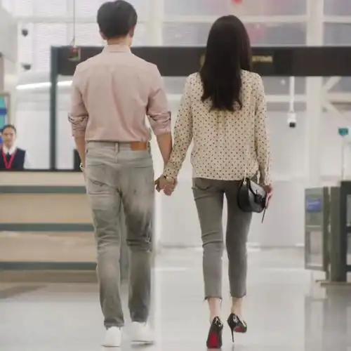 穿上12厘米高跟鞋的女主跟任嘉伦同框身高差