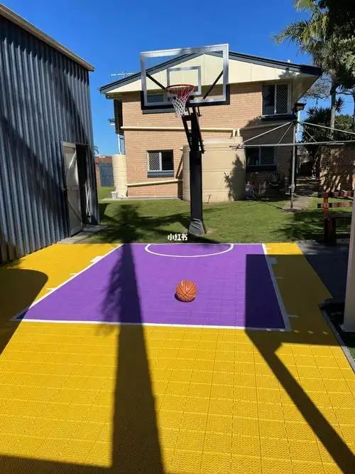 后院安装篮球场