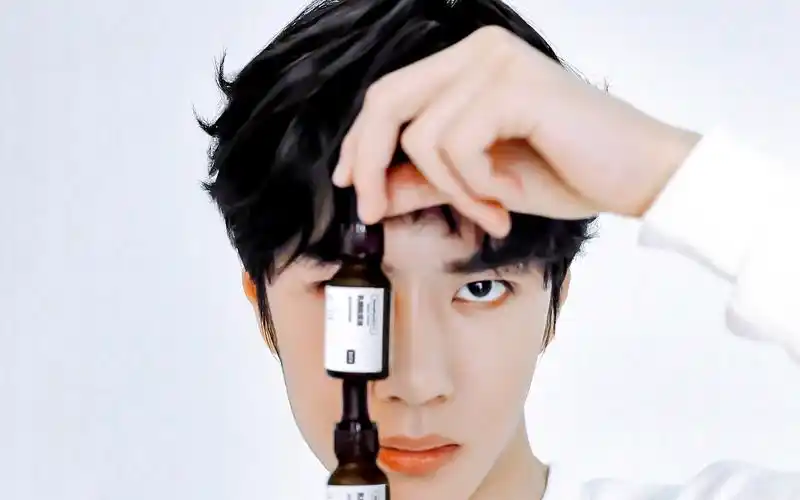 小鲜肉王一博酷酷的时尚广告写真桌面壁纸 酷酷的,王一博,广告,时尚