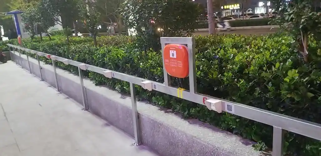 叮叮电动自行车充电桩户外安装案例图