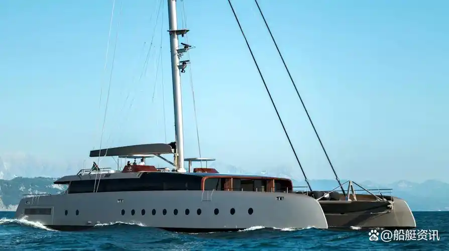 全球最大双体帆船开启环地中海航行