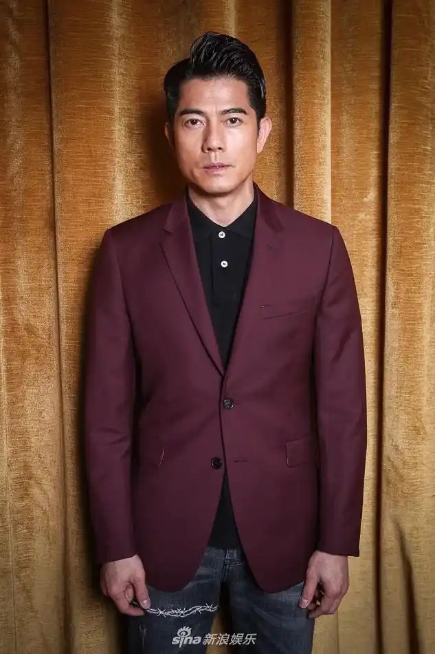 郭富城红西装帅气依旧_高清图集_新浪网