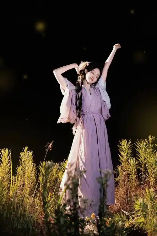 祝绪丹晒新鲜古风大片 变田园少女清新元气