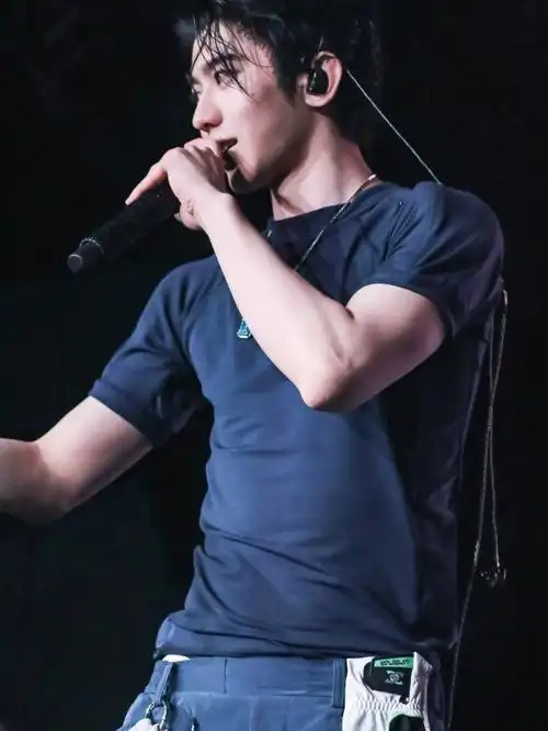 蔡徐坤这种身材你们喜欢吗