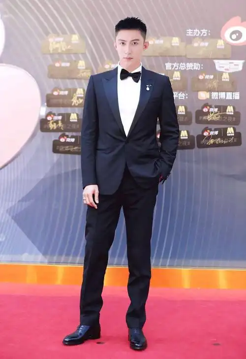 这些男明星们的红毯造型,我真的不知道该先救谁