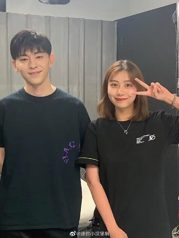 多位网友晒与邓伦合照直呼被邓伦圈粉