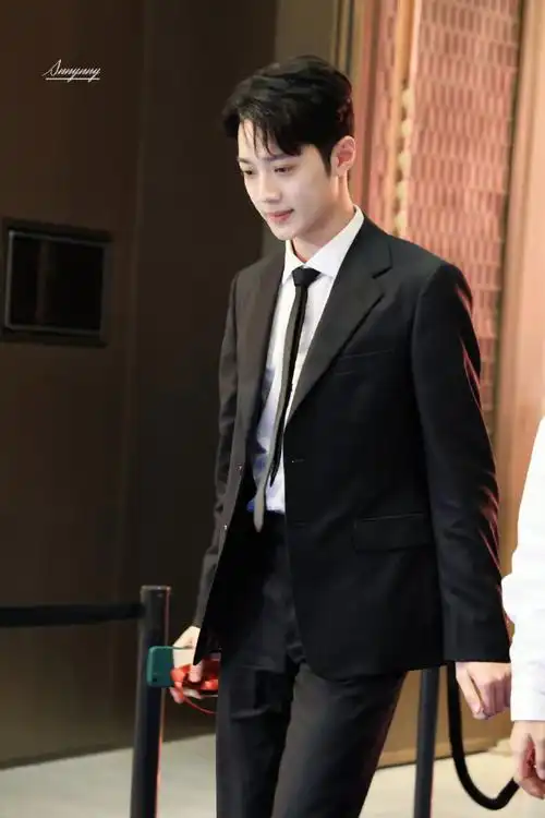 赖冠霖金鸡奖红毯