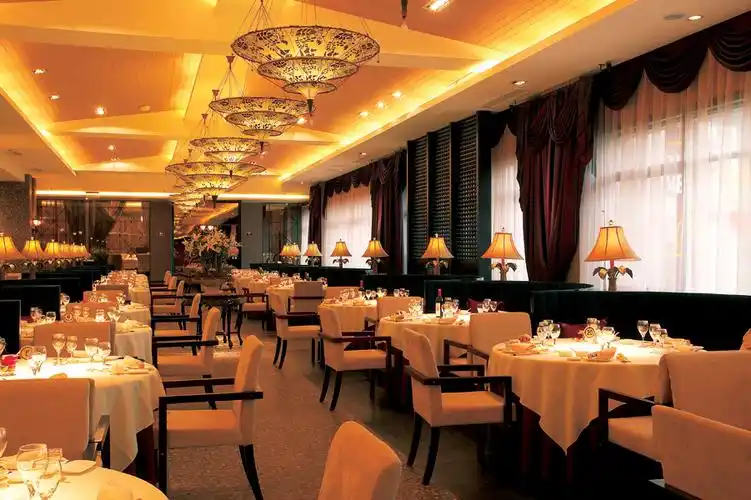 中式餐厅大厅装修效果图中式餐厅酒架装修效果图中式餐厅装修效果图