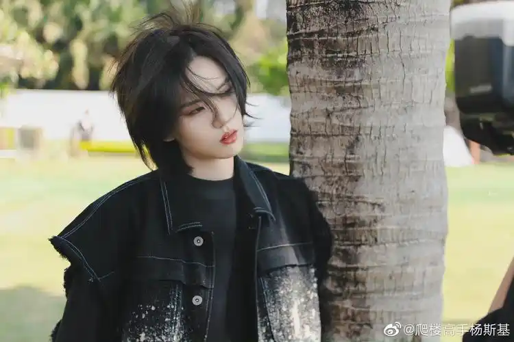 陆柯燃这组饭拍图氛围感太强了有帅到我