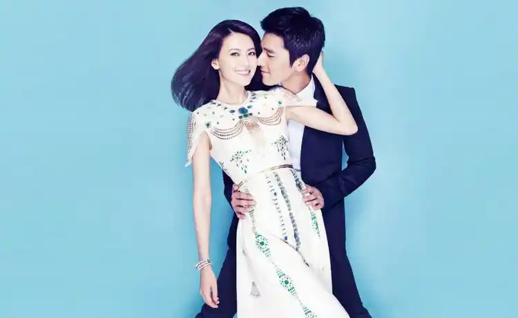 偶遇赵又廷高圆圆看话剧,夫妻俩戴情侣帽,撇下女儿过二人世界