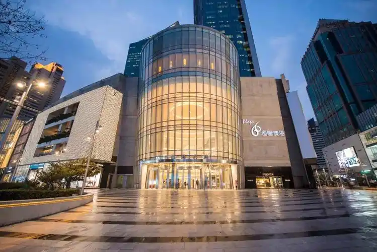 除了上海的恒隆广场   o2天团也已经在无锡的恒隆广场&    济南的