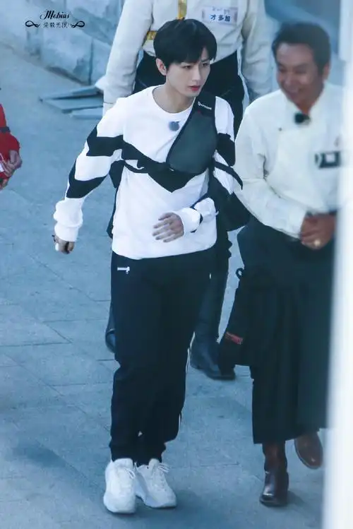 成毅考古&存档2020年10月11日,成毅青海录制《奔跑吧·黄河篇》,照片