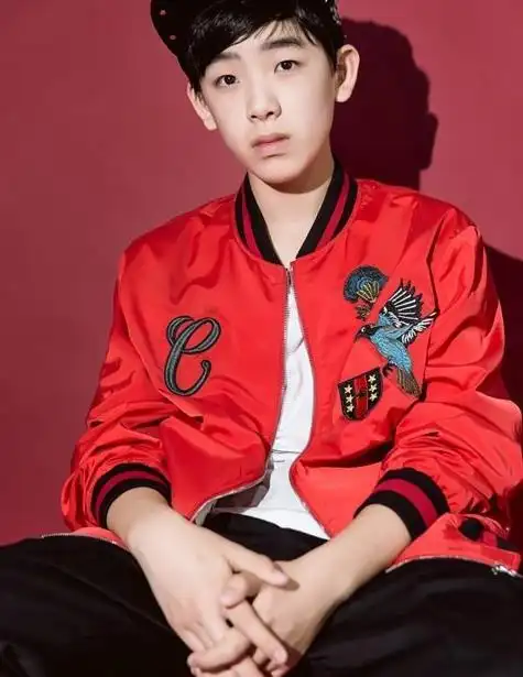 他是最忙的童星, 出道才7年就拍了60多部戏, 15岁身高就长到了1米8