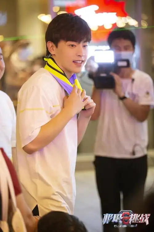 邓伦《极限挑战》剧照出炉 今晚看邓伦高能解密全速出击!