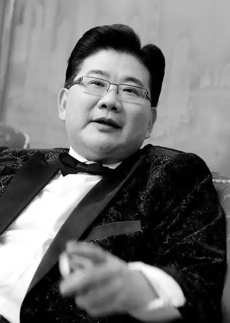 回顾曹可凡:曾吃大肠上热搜与金星结怨,《金星秀》停播与他有关