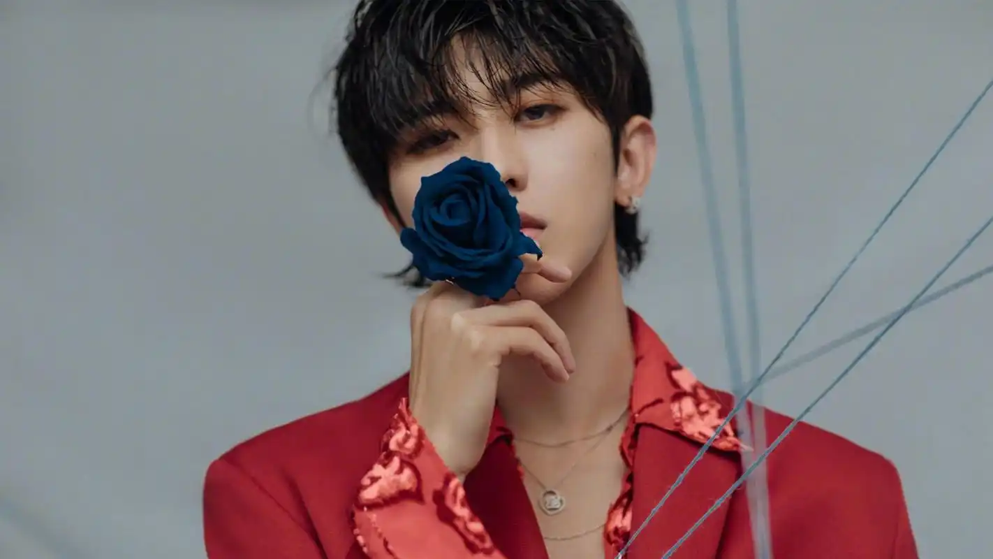 蔡徐坤冷峻邪魅红色西装帅气写真