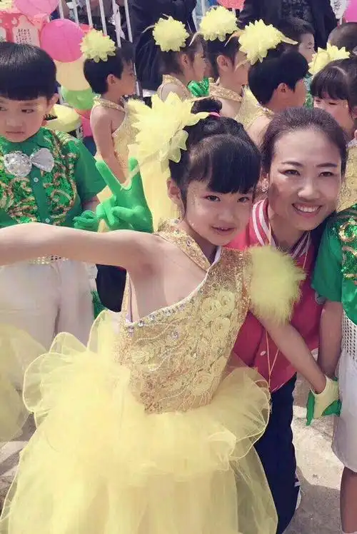 大兴农场幼儿园大三班六一花絮