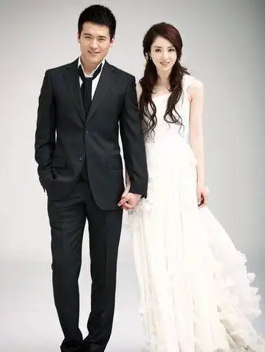 董璇高云翔200万办婚礼 李小璐贾乃亮作"伴"