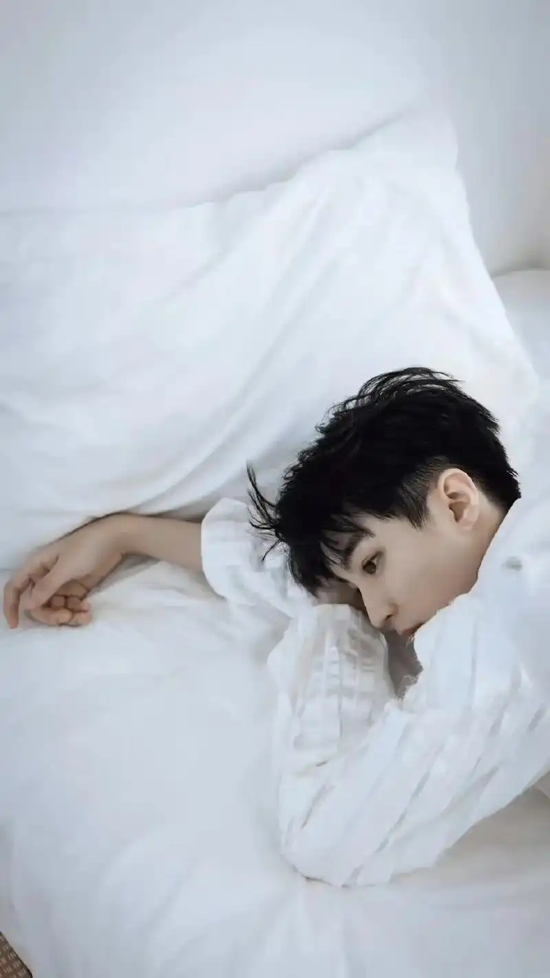 王俊凯  不一样的写真9599 - 抖音