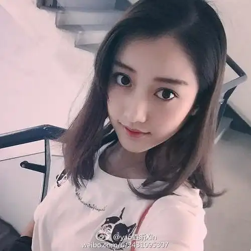 中央戏剧学院校花刘垚昕清新甜美图