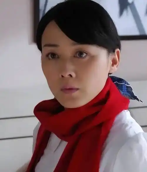 51岁女演员李琳:被前夫一巴掌扇到分手,二婚嫁给世界冠军很幸福_李大