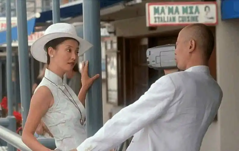 次年,张娣终于与冯小刚协议分手,同年2月,饱受"第三者"争议的徐帆也