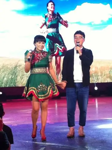 乌兰托娅以歌招亲愿将爱曲唱给心上人听