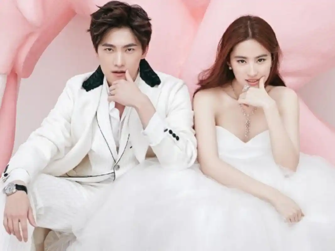 刘亦菲主动拥抱了杨洋,这不仅仅是白浅抱了夜华,也是打破了贵圈cp重聚