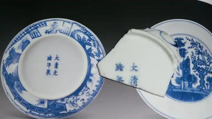 清代官窑青花缠枝花卉纹瓷片