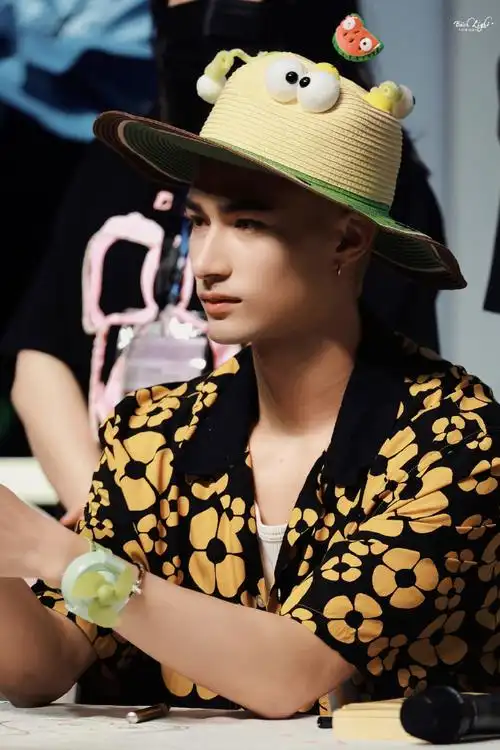 歌手米卡开始新的篇章