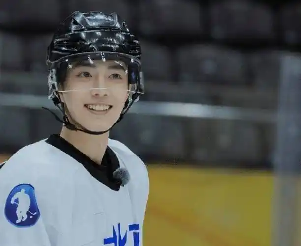 男艺人流量价值排名:肖战稳站第一名老位置,蔡徐坤却无缘前三!