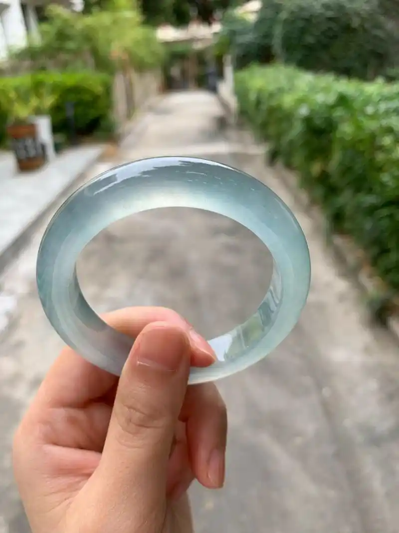 极品蓝刚 星空蓝 不晴不灰不偏色,纯正血统蓝刚 整体高冰,一段冰玻