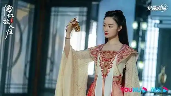 周也好适合,赵露思惊喜,这位疯批美人不输迪丽热巴_图片_角色_来源