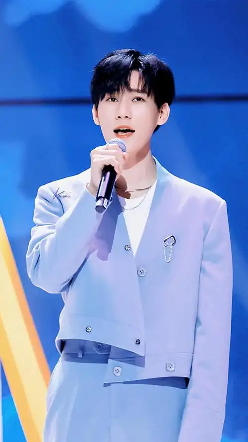 艺能满分治愈笑容真诚洒脱青春活力清爽干练张真源夏日少年派