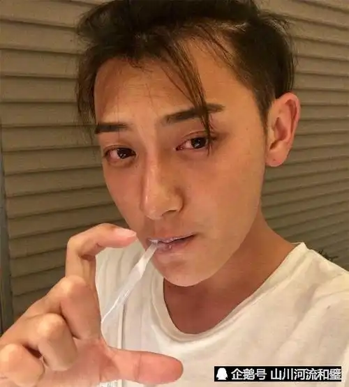 娱乐圈中男明星的素颜照,杨洋帅气,邓伦素颜真是令人堪忧啊!