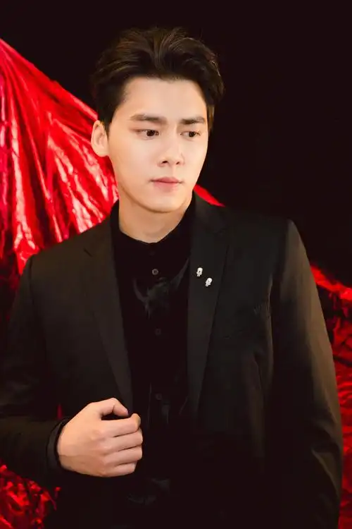 李易峰 受邀出席2018今日头条年度盛典