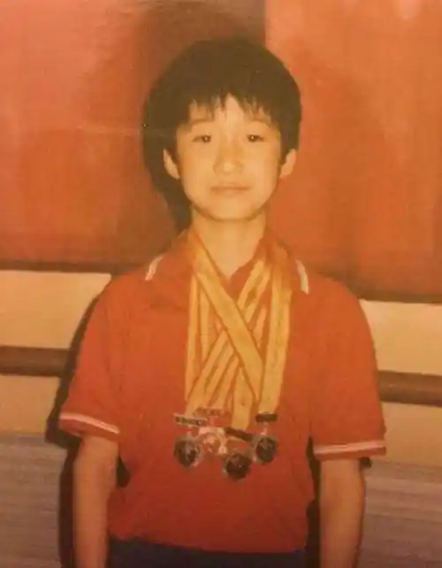 吴京童年照