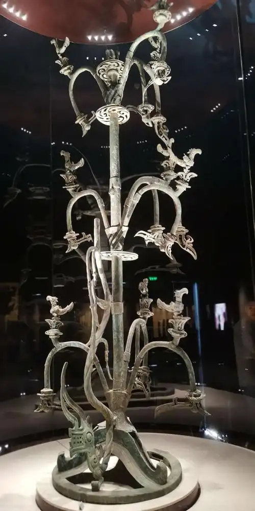 其它 三星堆遗址 写美篇        汉代四川地区流行一种带座铜树的随葬