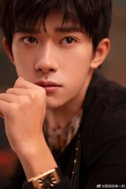 易烊千玺接电话仪式感