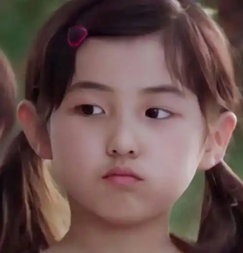 张子枫儿时采访曝光,一句话透露走红原因,难怪吴磊总宠着她_合作_时候