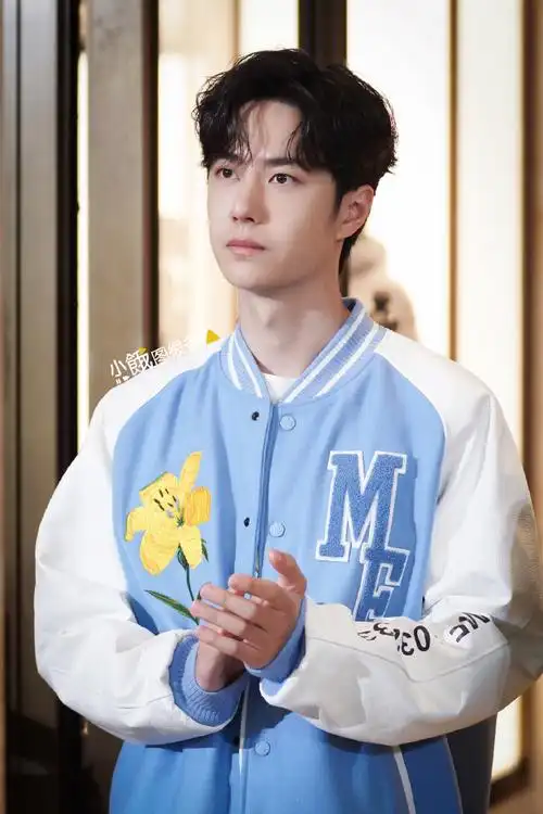 王一博穿的居然是羽绒服##王一博清爽男高