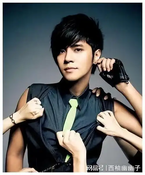 蝴蝶姐姐官宣怀孕,罗志祥脸部"馒化"认不出,该慌的不止是他!