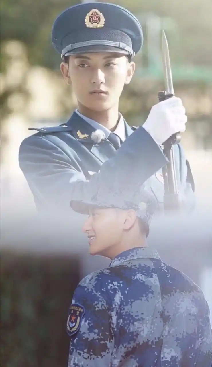 黄子韬是一个适合军装的汉子,背直板正,眉宇间也有军人的硬气,就问