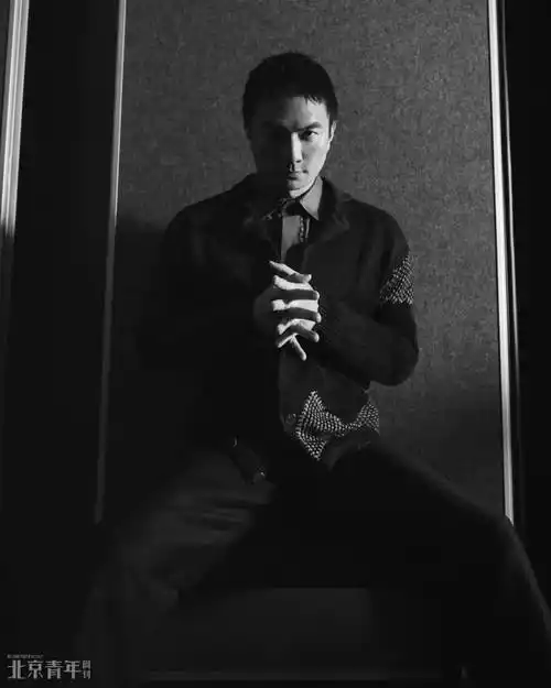 李泉伴着歌唱忘却喧哗