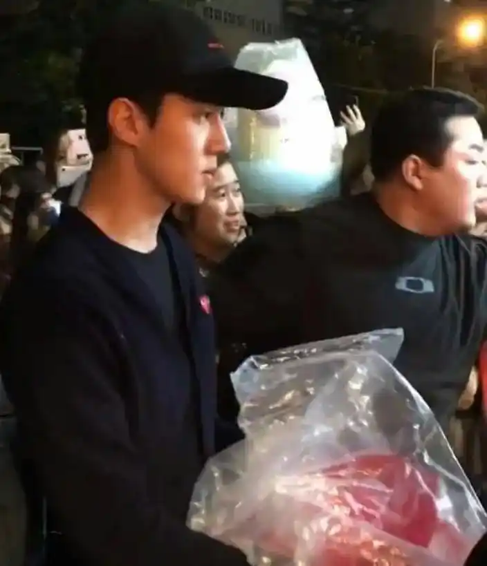 exo #吴世勋 #做梦素材 清相册翻到的小鸡仔女友视角 - 抖音