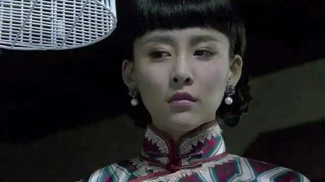 劫中劫:贾青惊艳出场,一身民国旗袍,包裹出美妙曲线