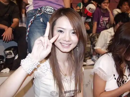 【图】戚薇参加莱卡我型我秀图片 晒图引发网友怀念_大陆星闻_明星-超