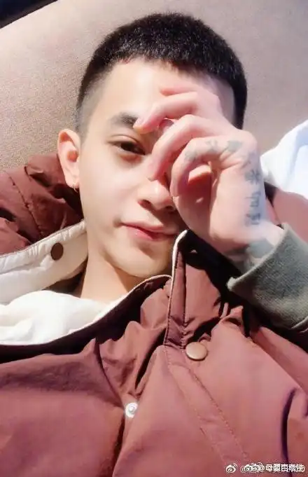 吴迪怼黑粉 一个月挣得顶你们十年,怼黑. 来自milkyqlw - 微博